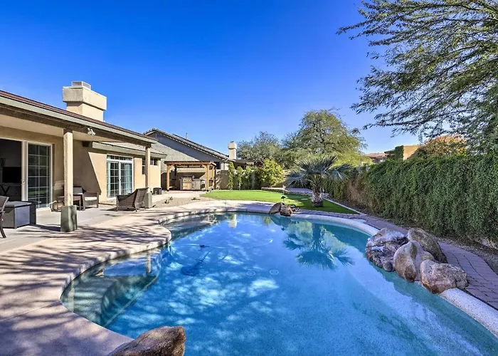 Tee Off, Relax Poolside! Family In Ferienhaus